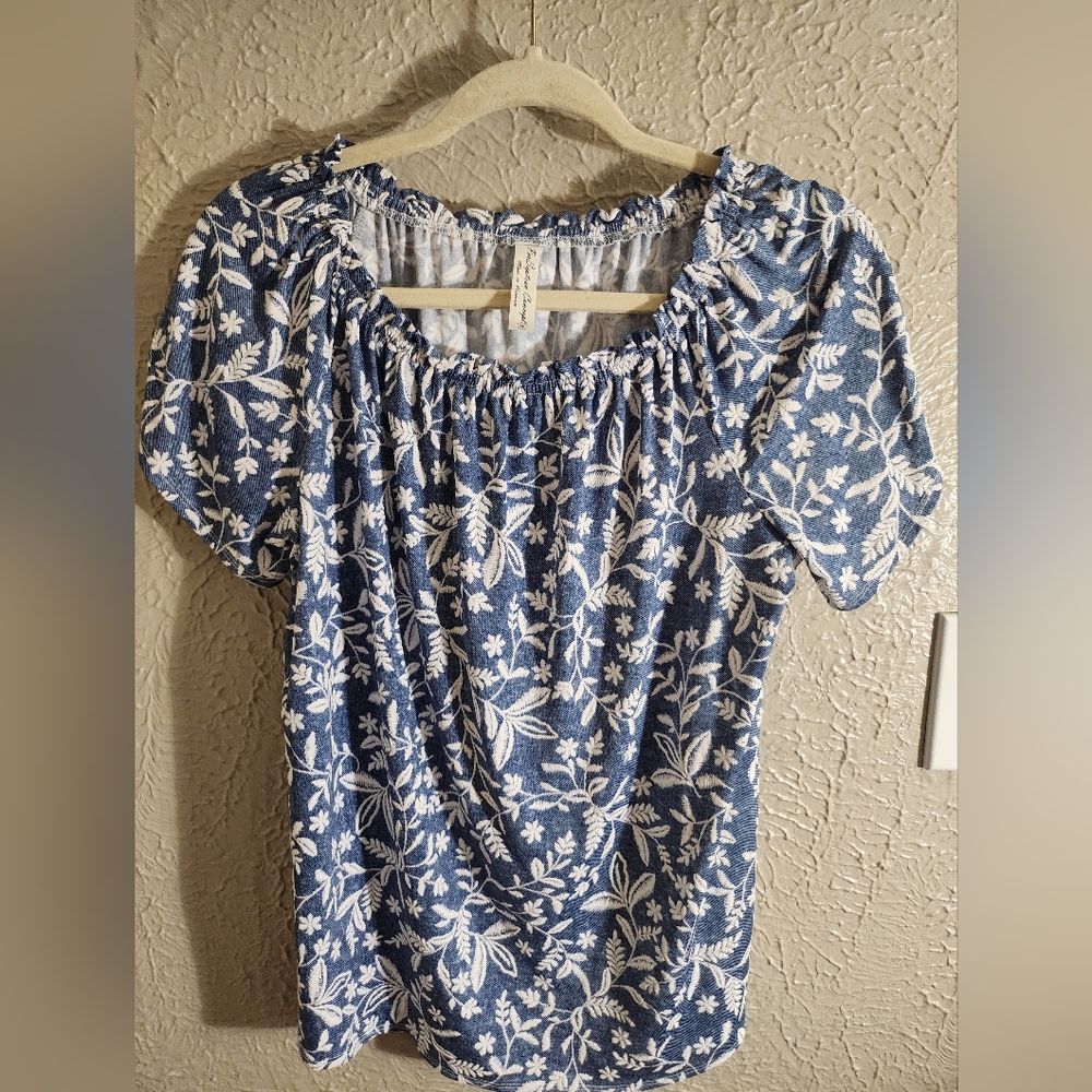 Floral Blue and White Women's Top